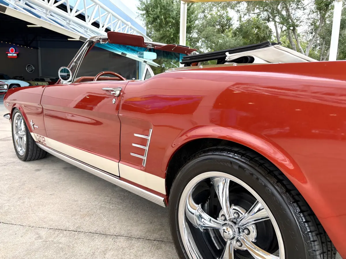 Vehicle photo 14