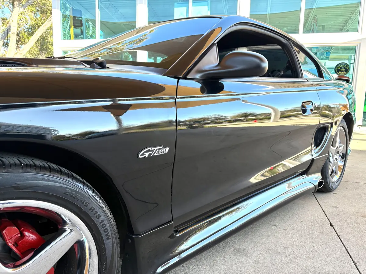 Vehicle photo 14