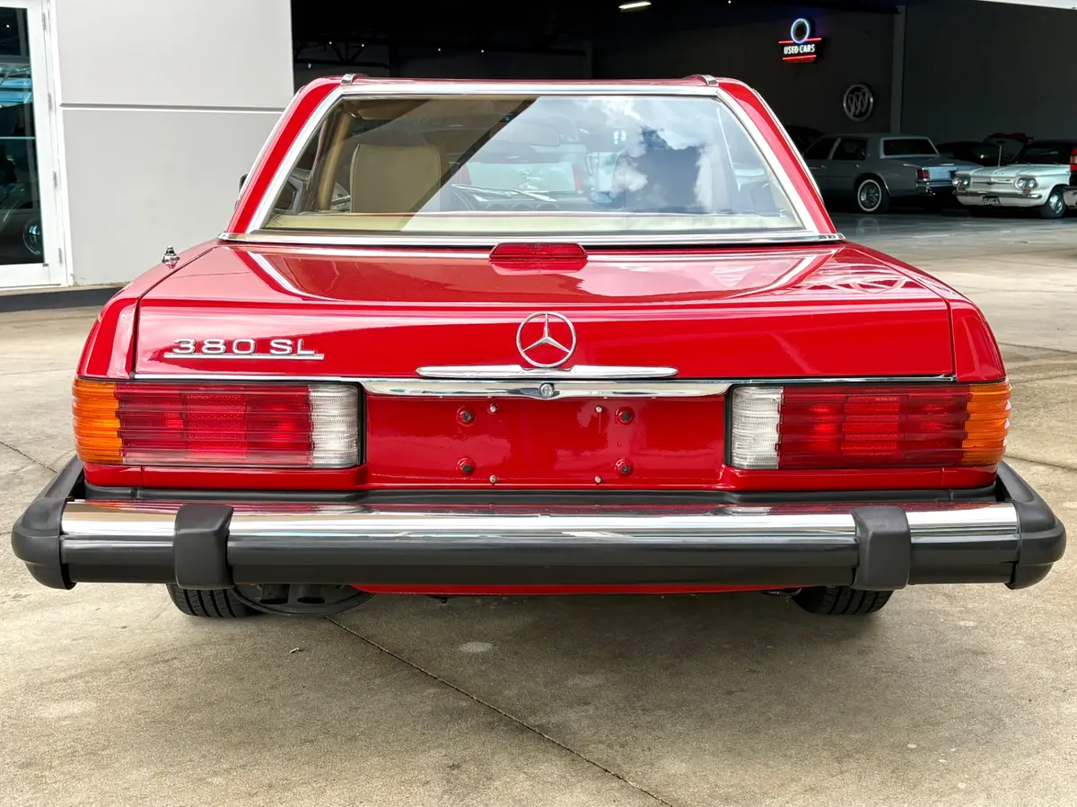 Vehicle photo 7
