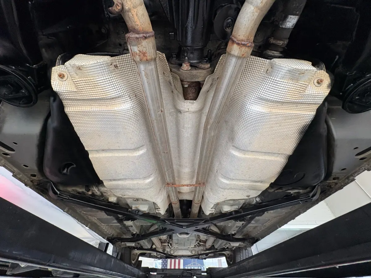 Vehicle photo 52