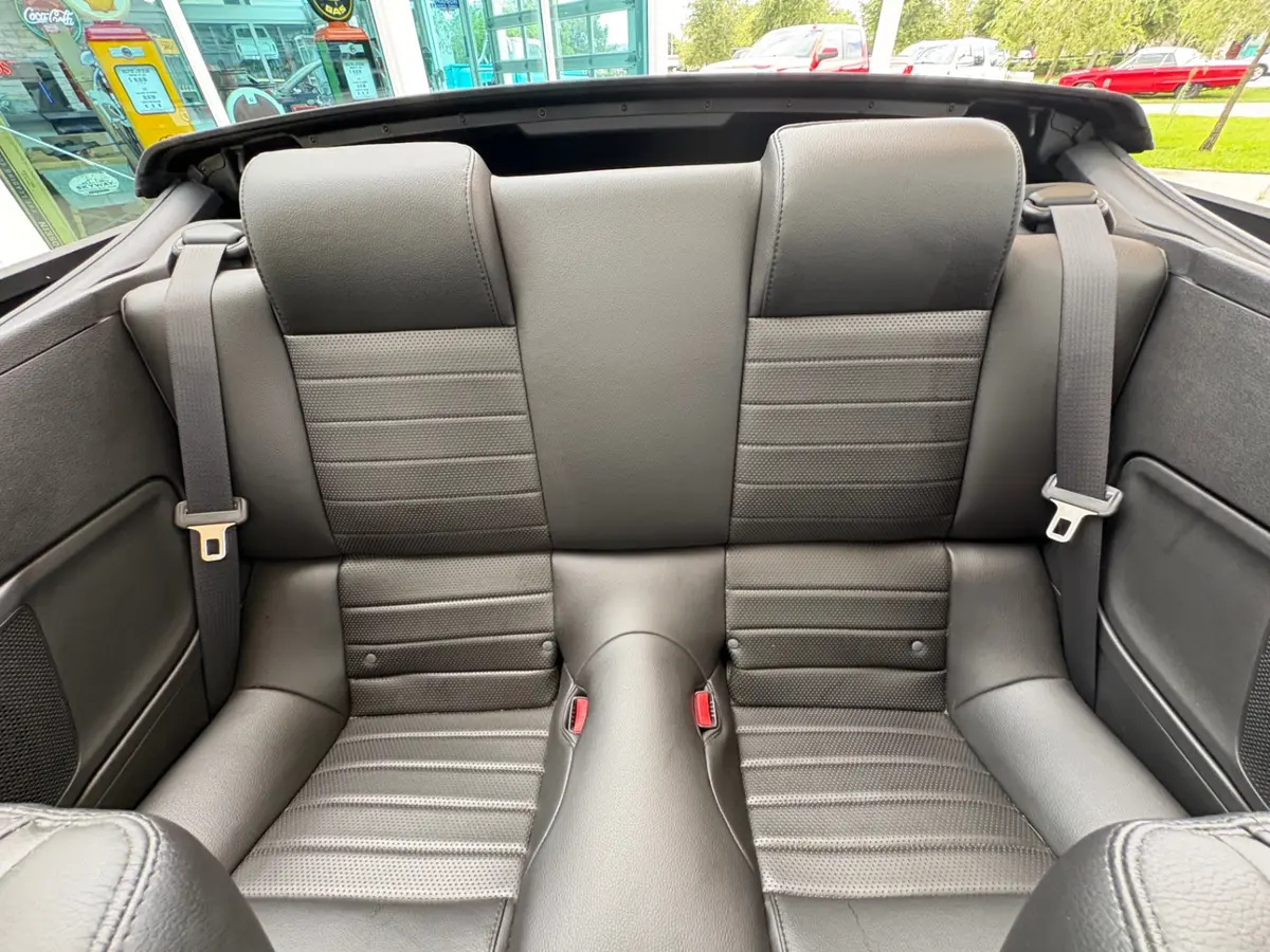 Vehicle photo 43