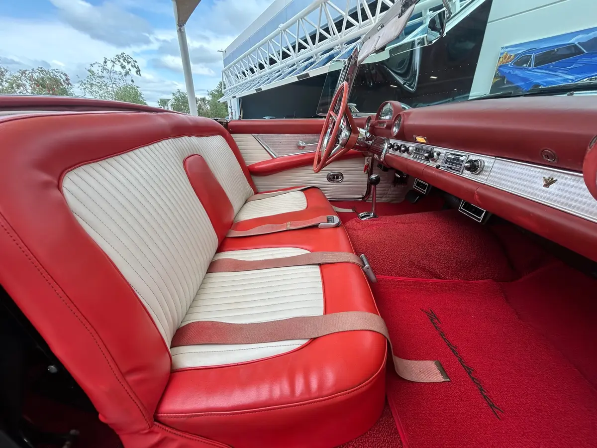 Vehicle photo 38