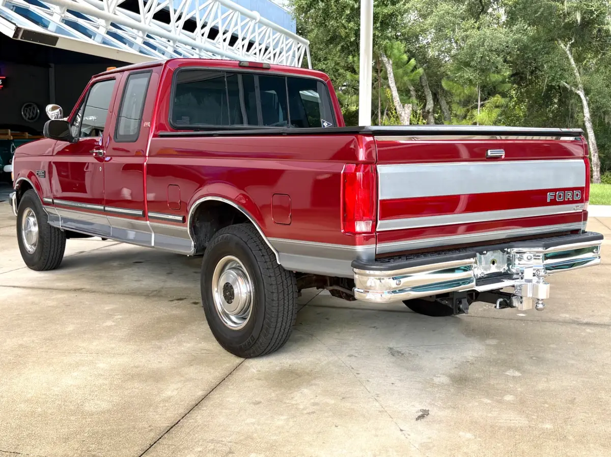 Vehicle photo 8