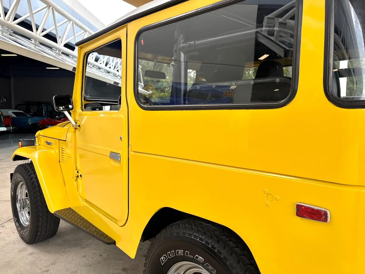 Vehicle photo 14