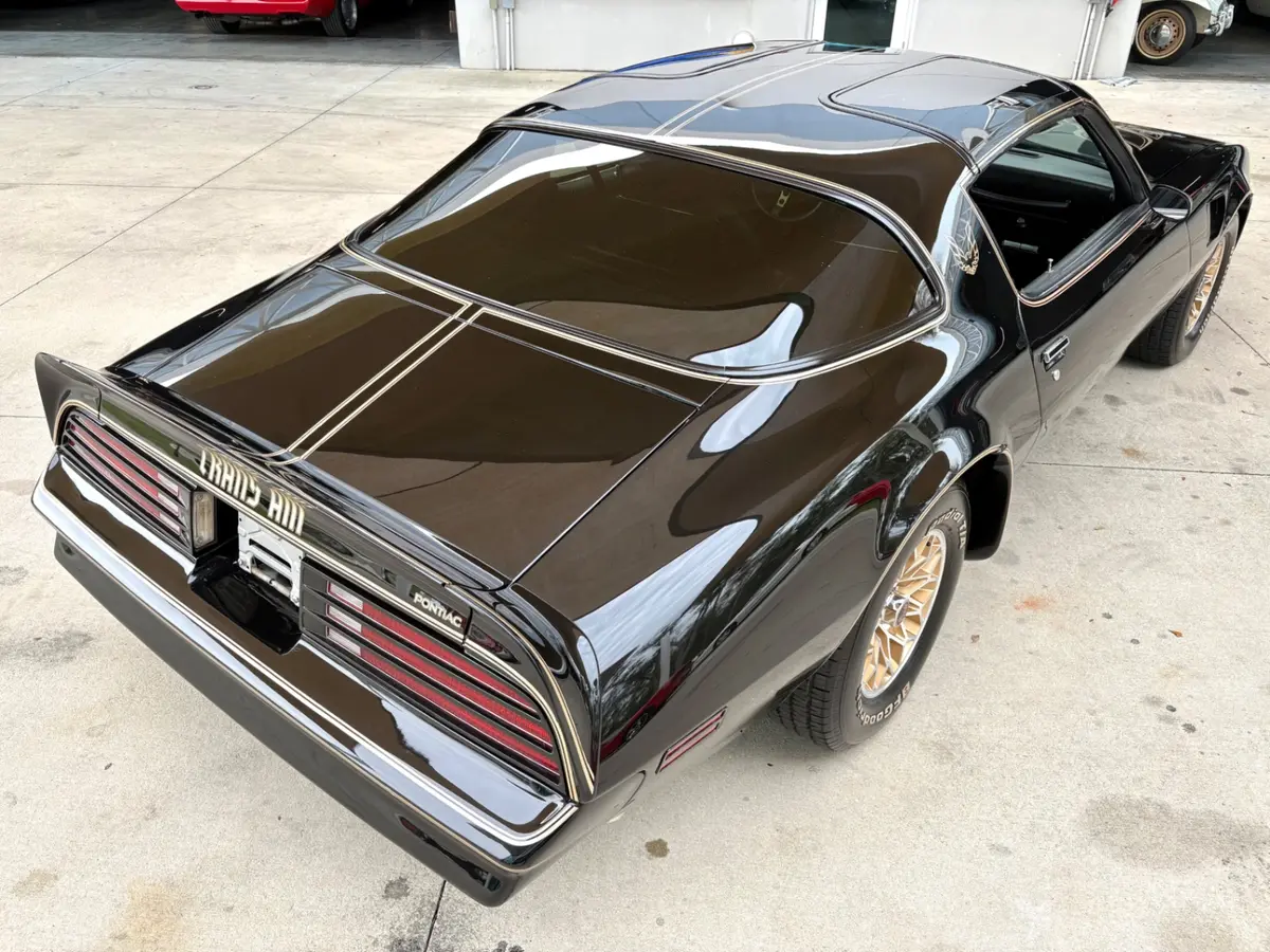 Vehicle photo 28