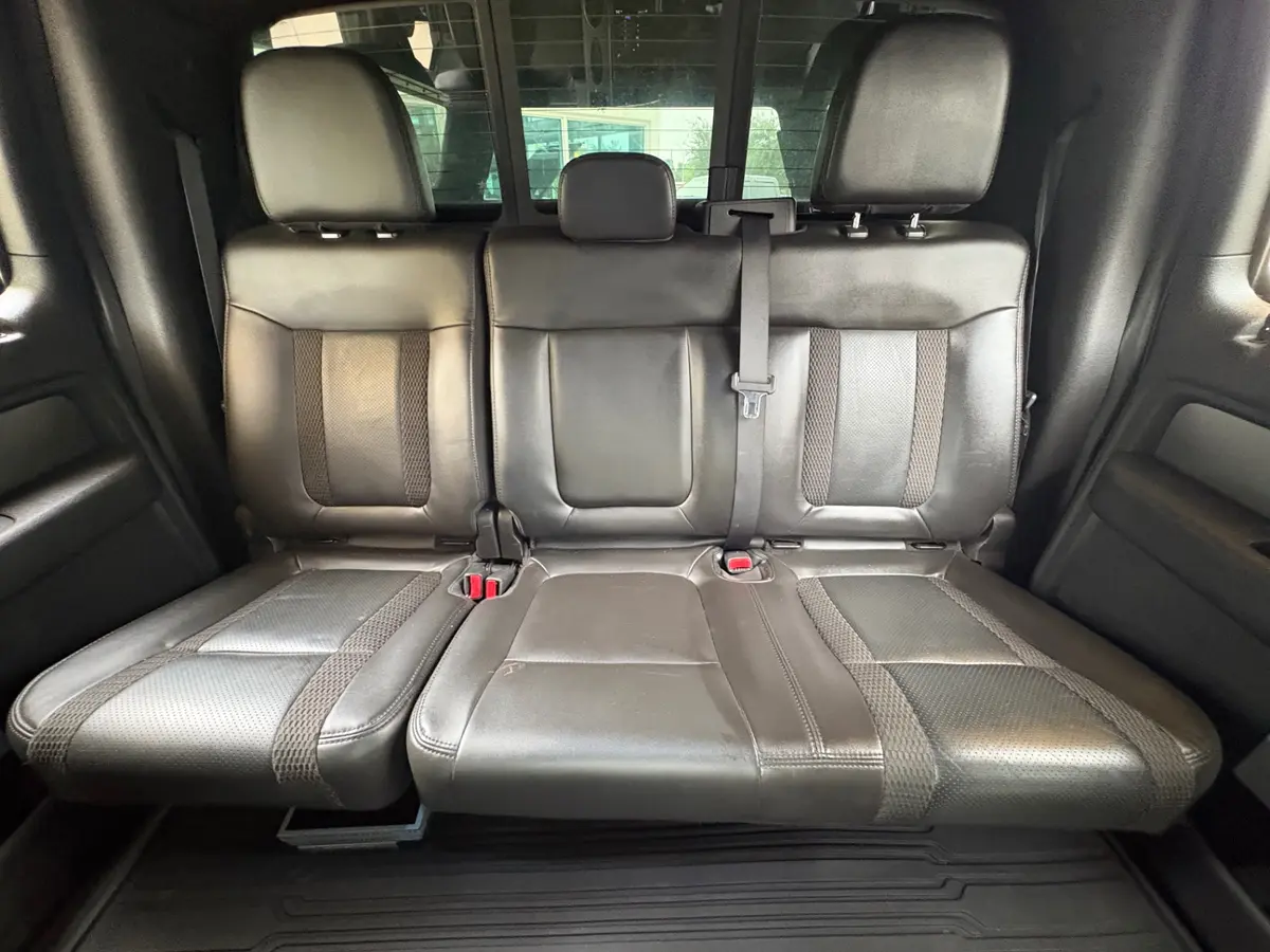 Vehicle photo 35