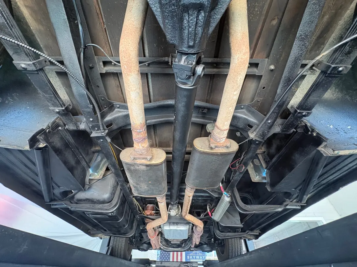 Vehicle photo 43
