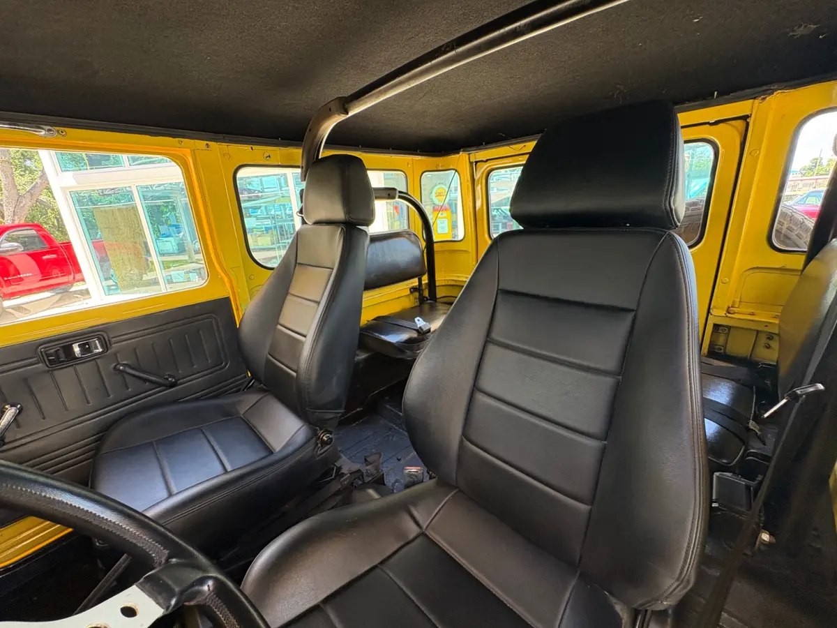 Vehicle photo 33