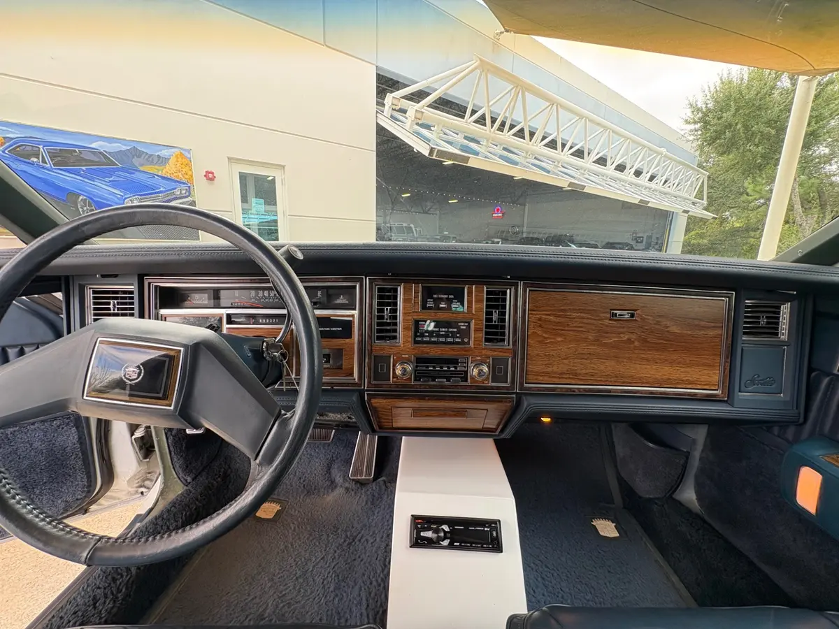 Vehicle photo 37