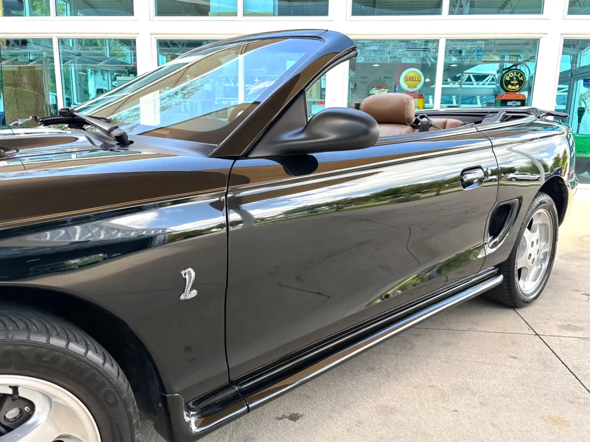 Vehicle photo 13