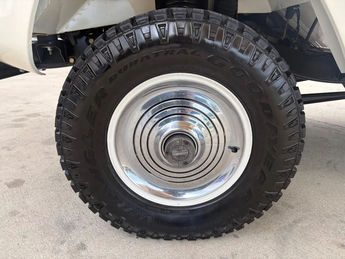 Vehicle photo 21