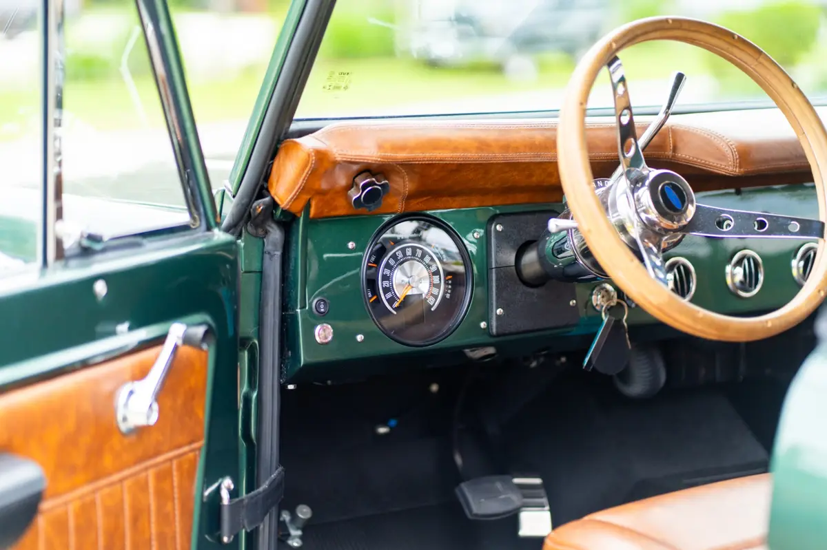 Vehicle photo 42