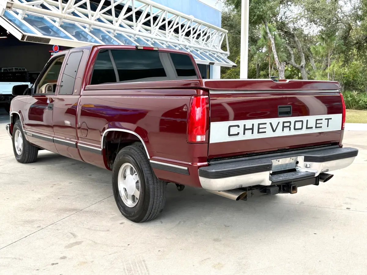 Vehicle photo 9