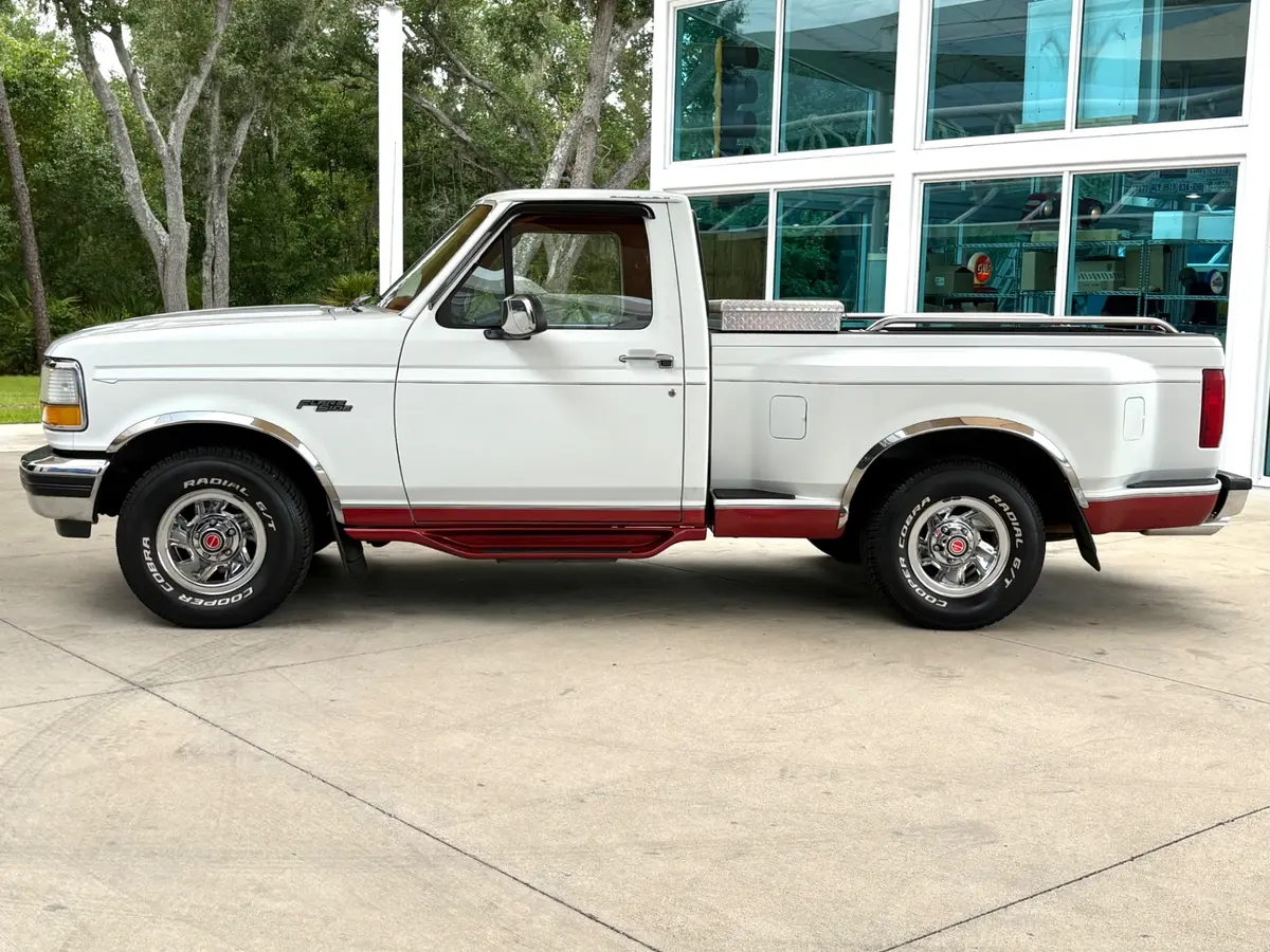 Vehicle photo 10