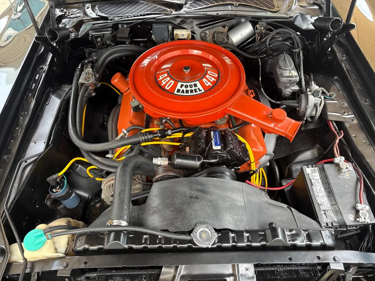 Vehicle photo 26