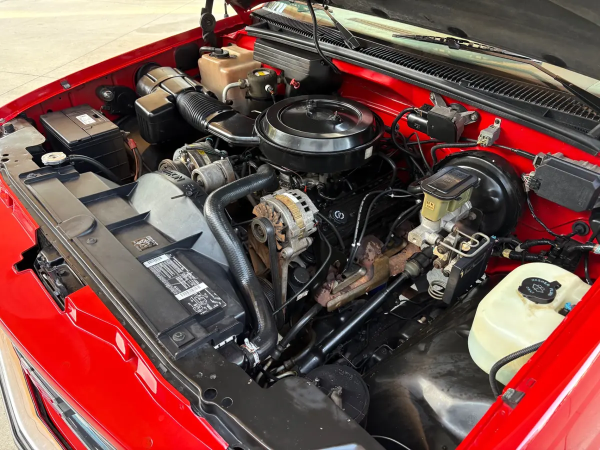 Vehicle photo 28