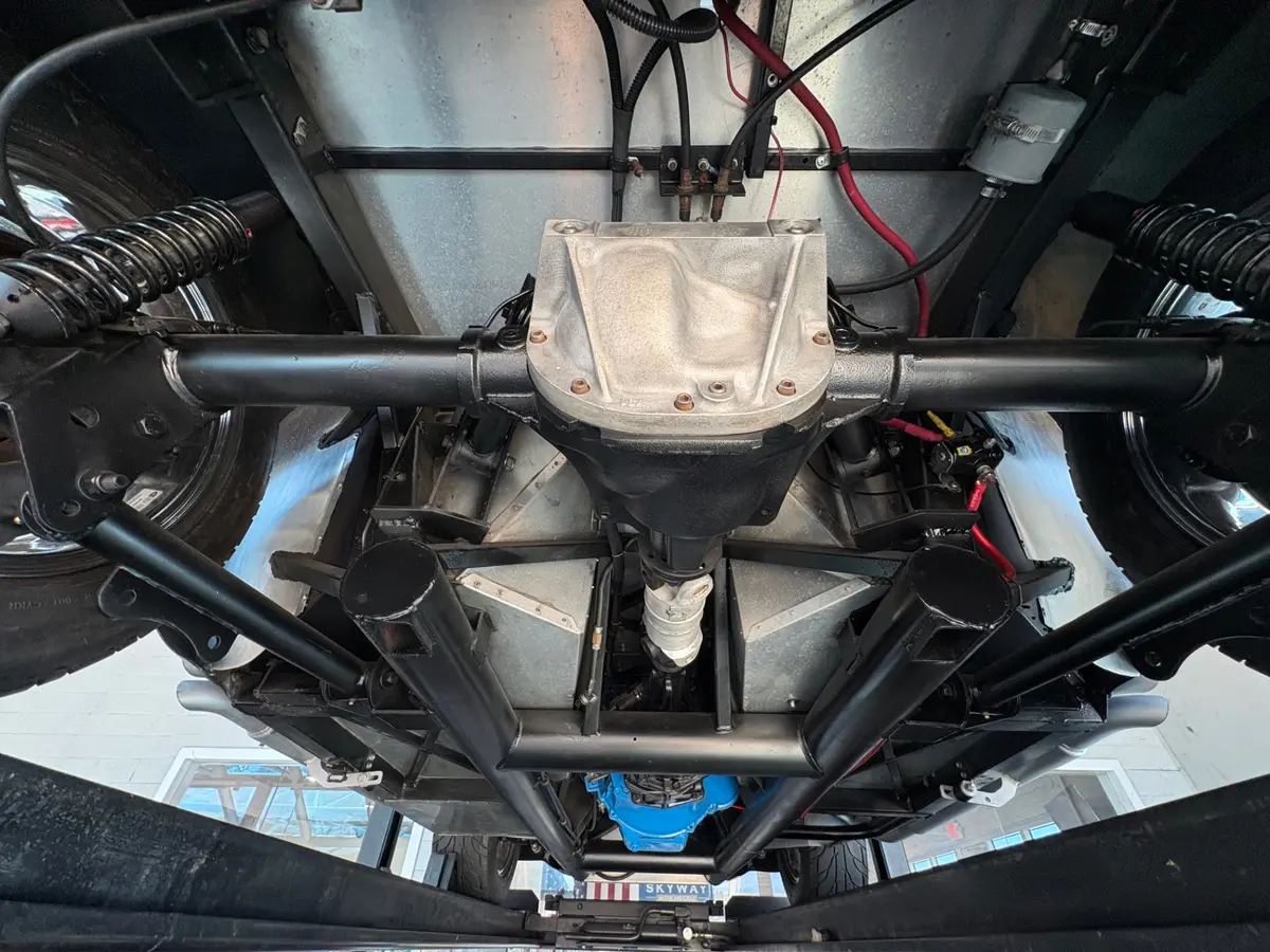 Vehicle photo 45