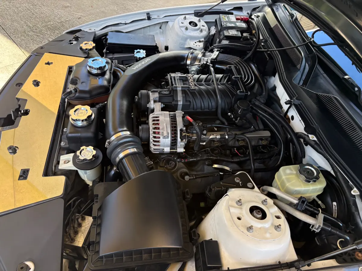 Vehicle photo 30