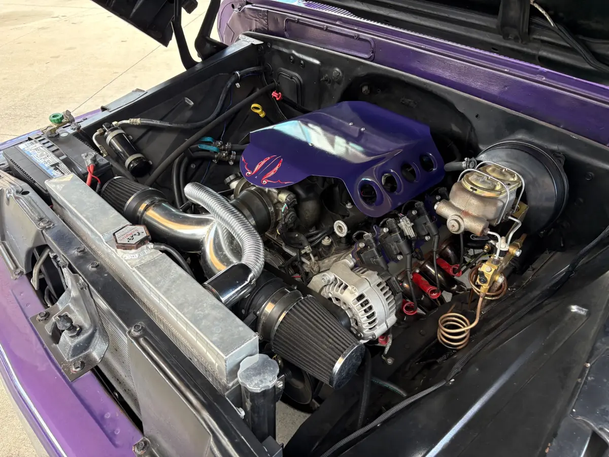 Vehicle photo 29