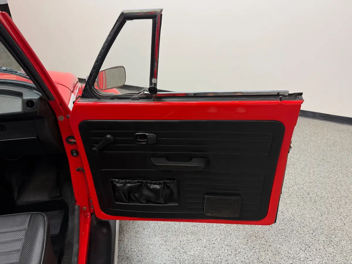 Vehicle photo 29