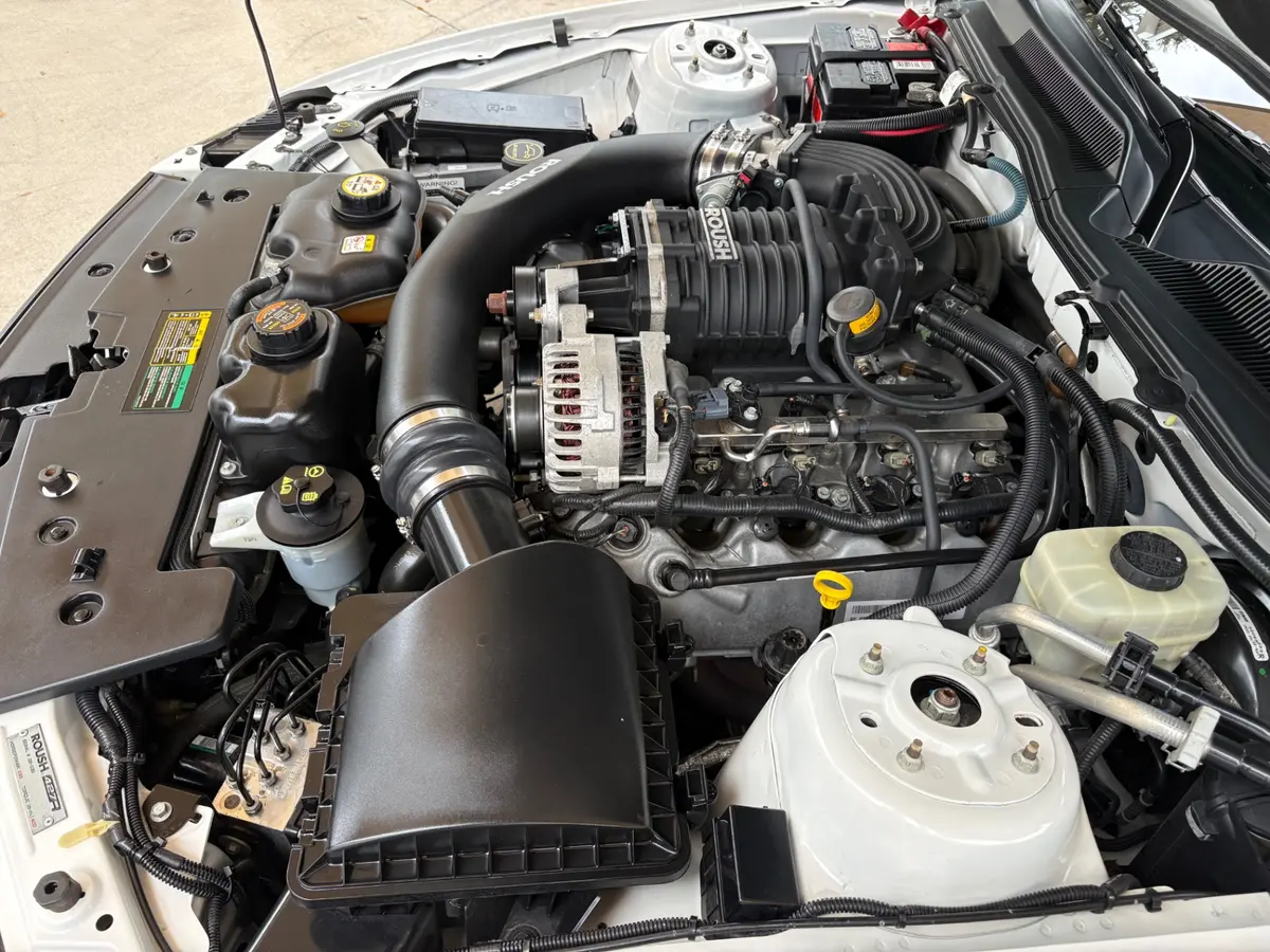 Vehicle photo 33