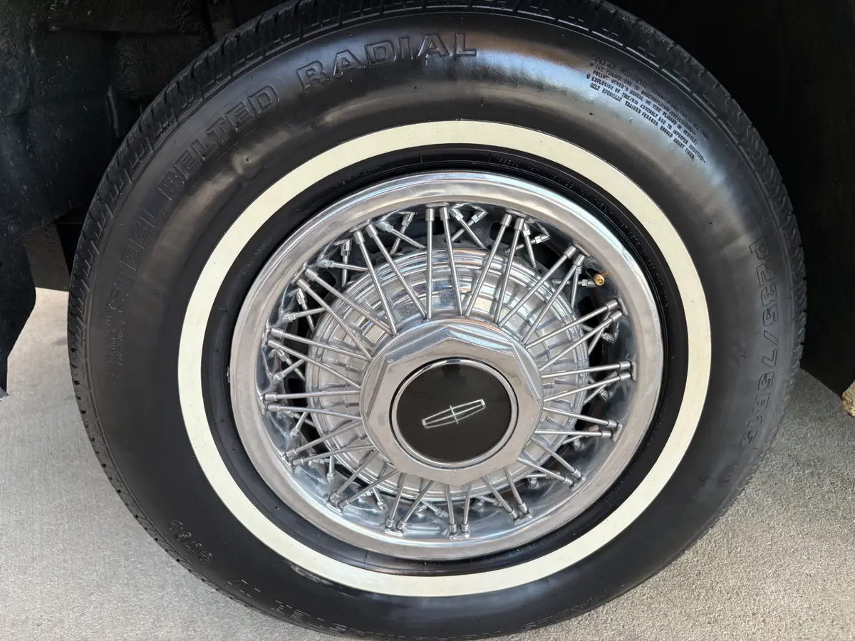Vehicle photo 22