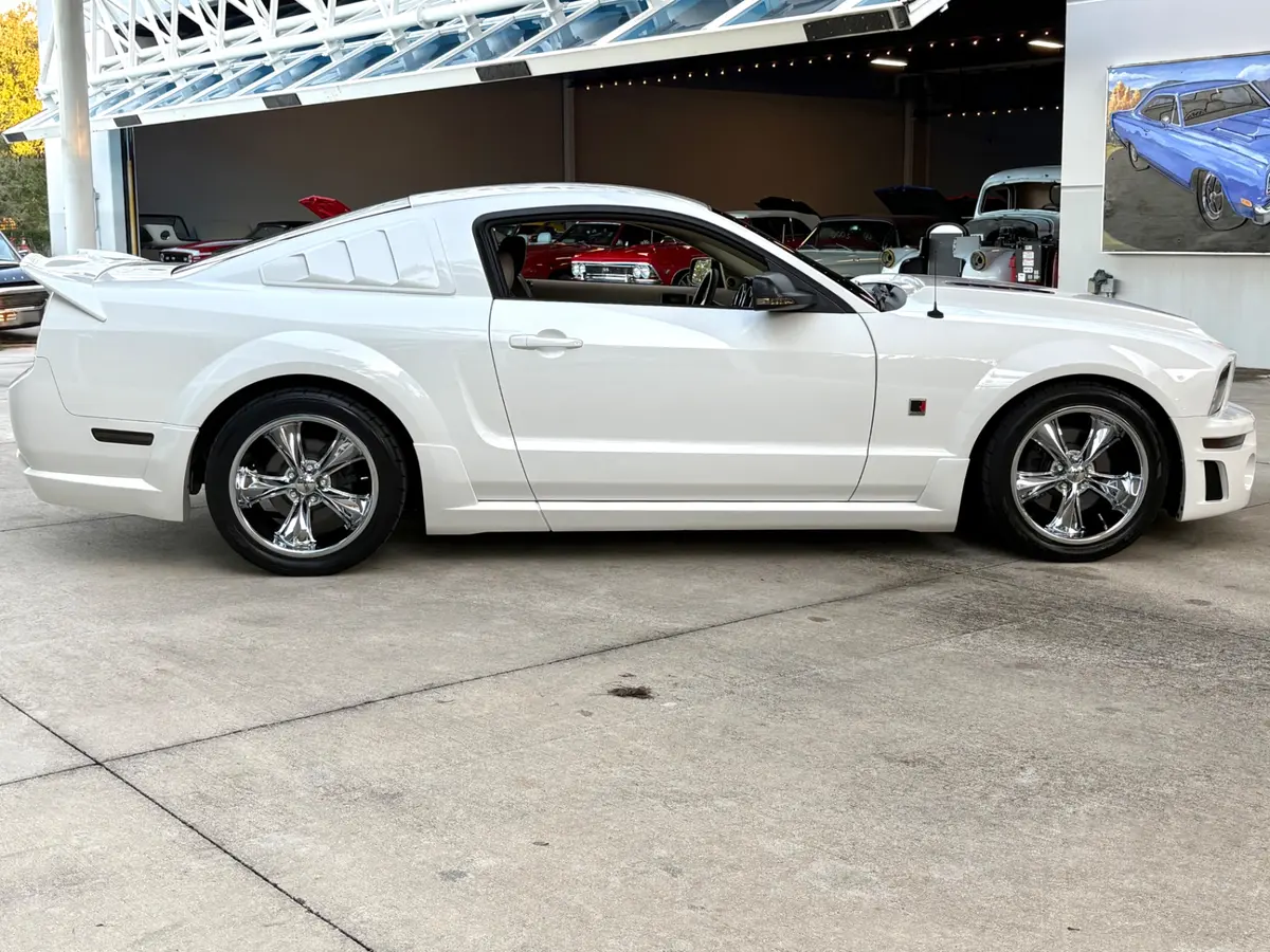 Vehicle photo 5