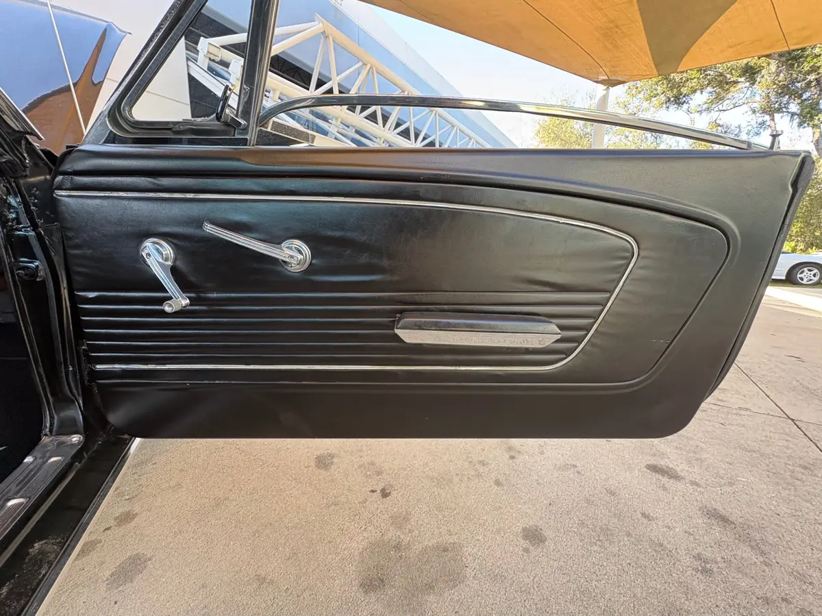 Vehicle photo 37