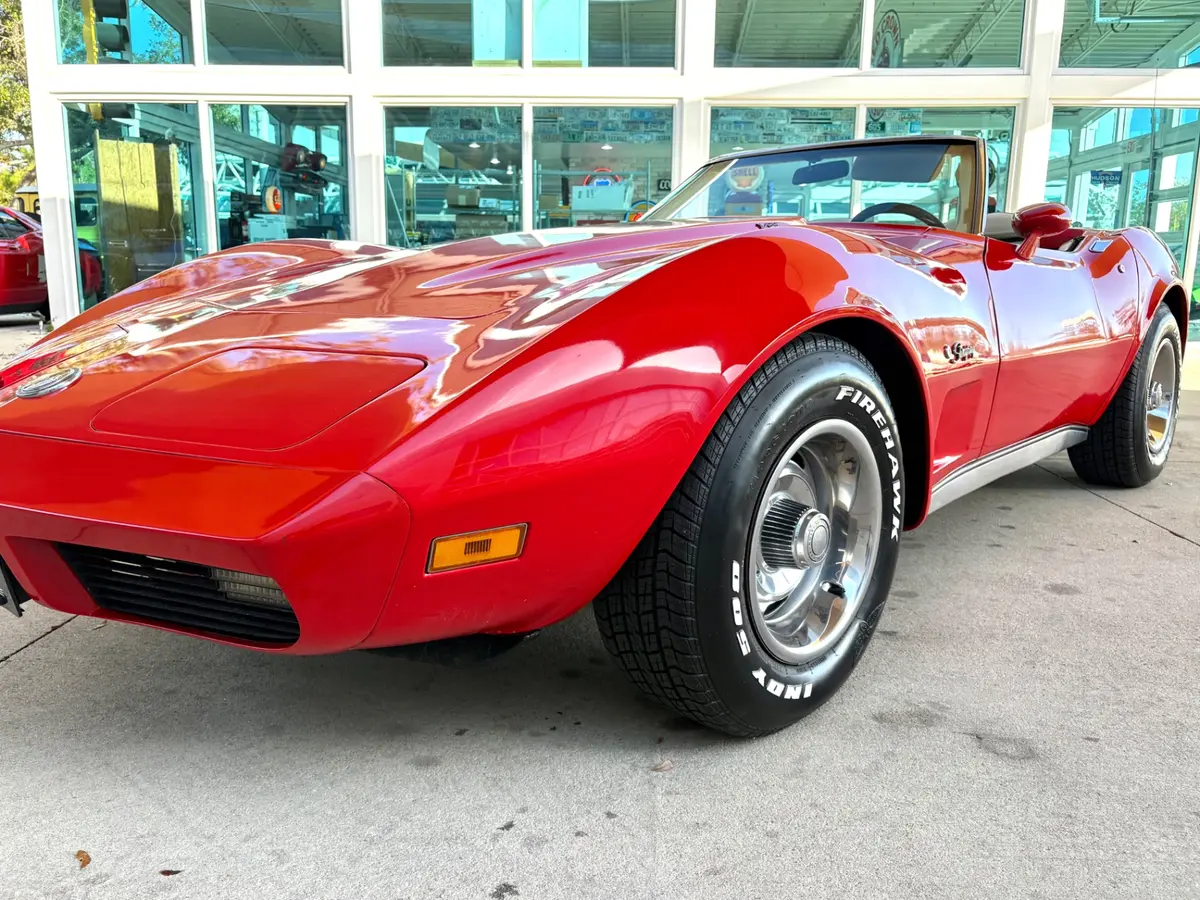 Vehicle photo 12