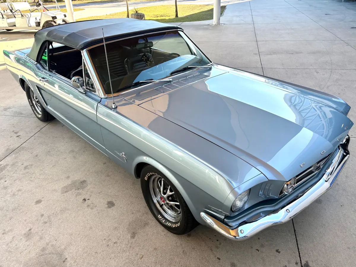 Vehicle photo 22