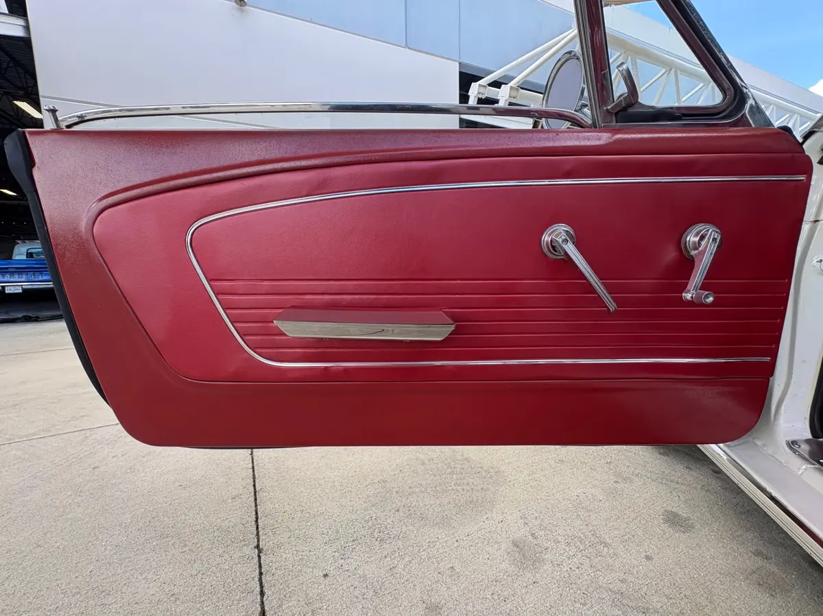 Vehicle photo 37