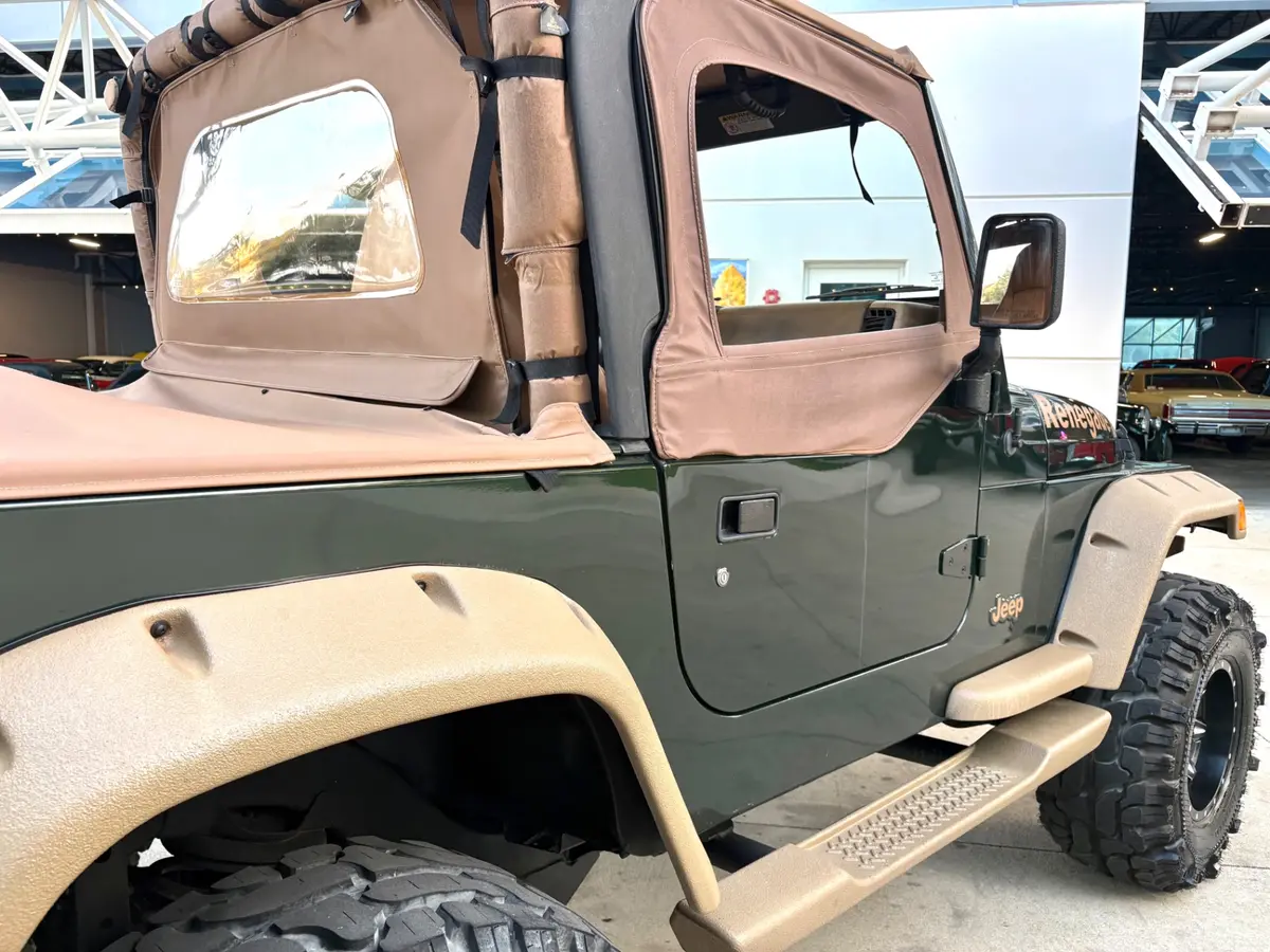 Vehicle photo 16