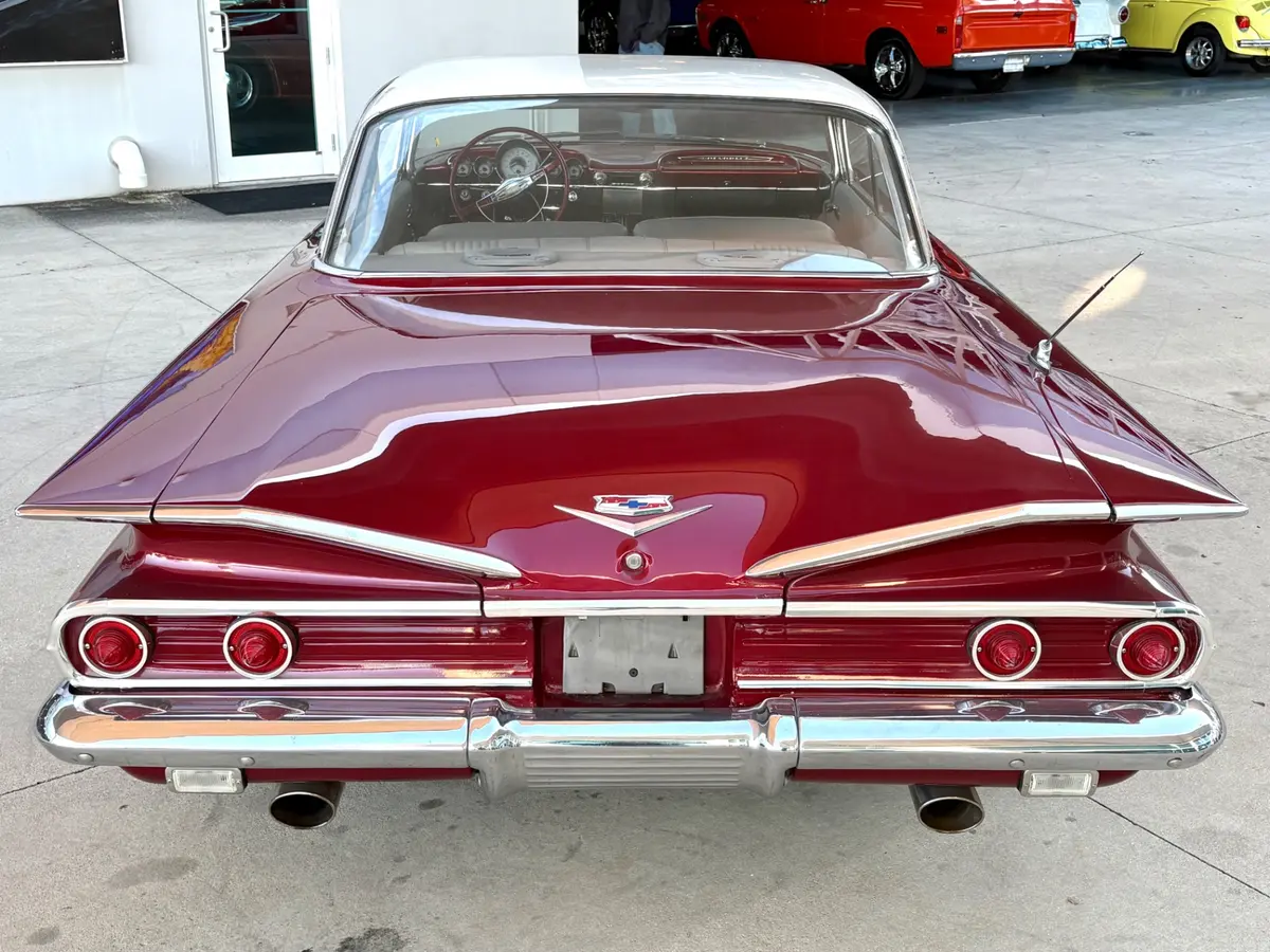 Vehicle photo 8