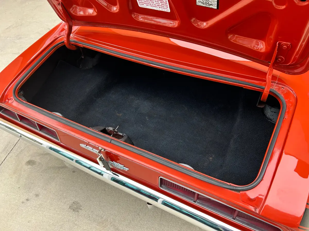 Vehicle photo 7