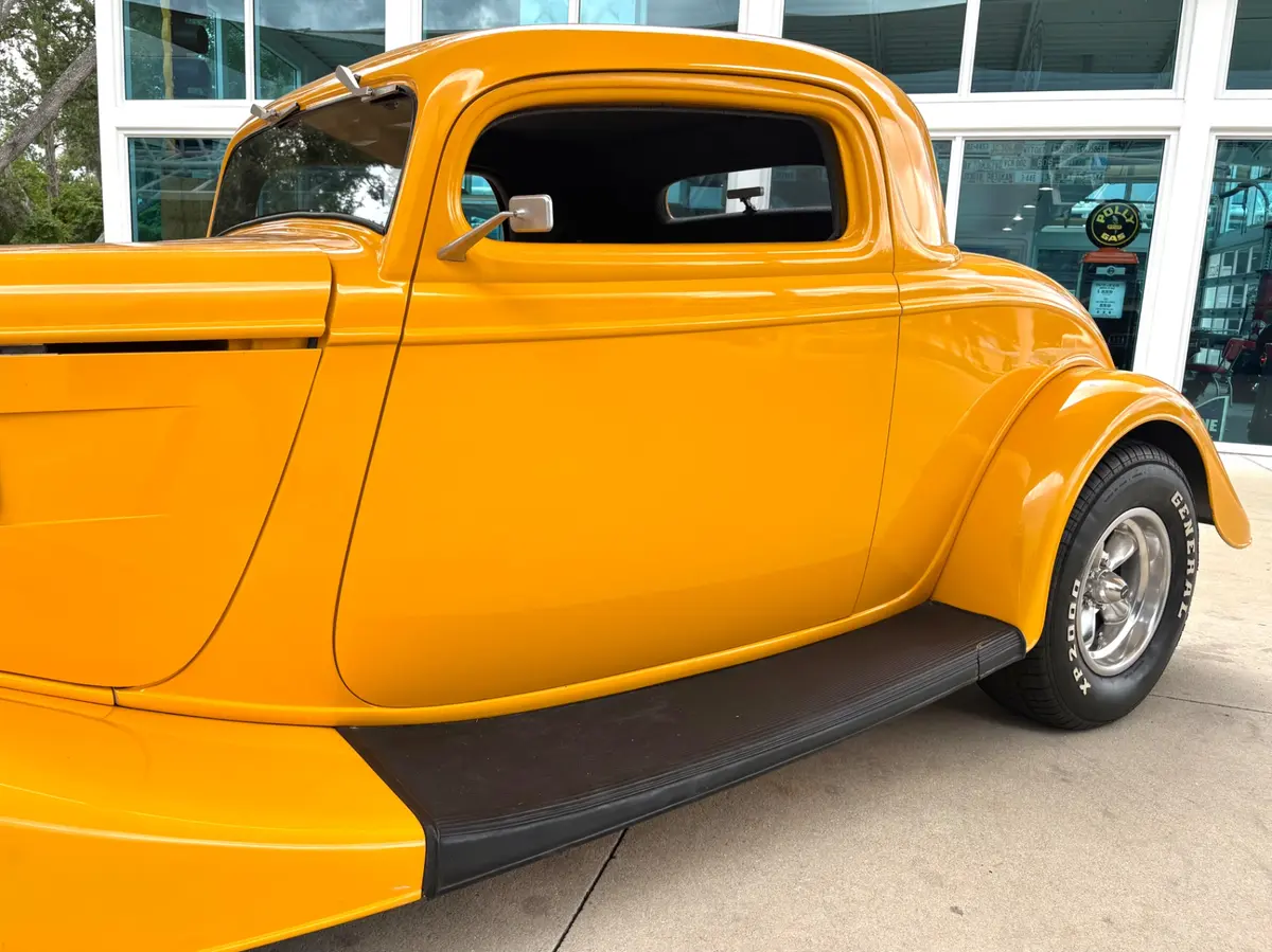 Vehicle photo 13