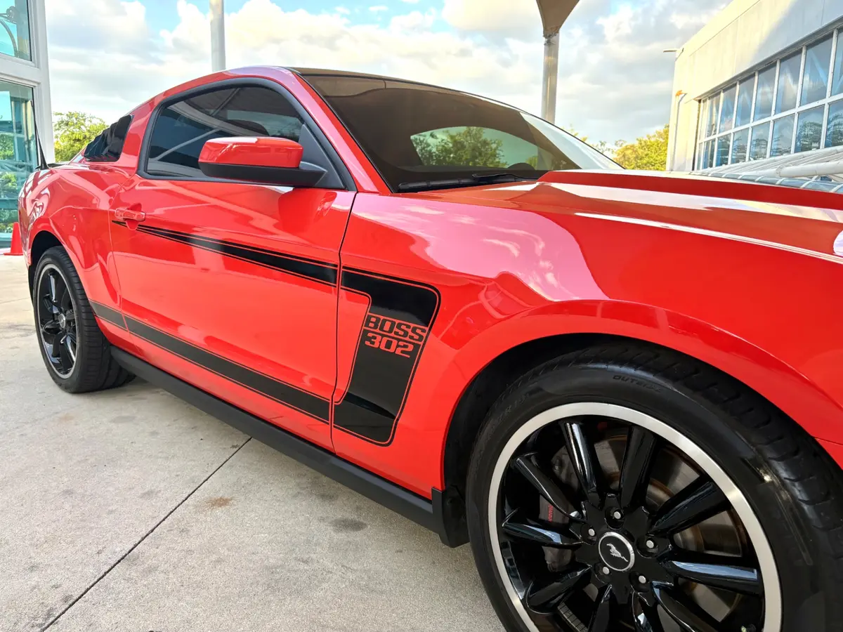 Vehicle photo 18