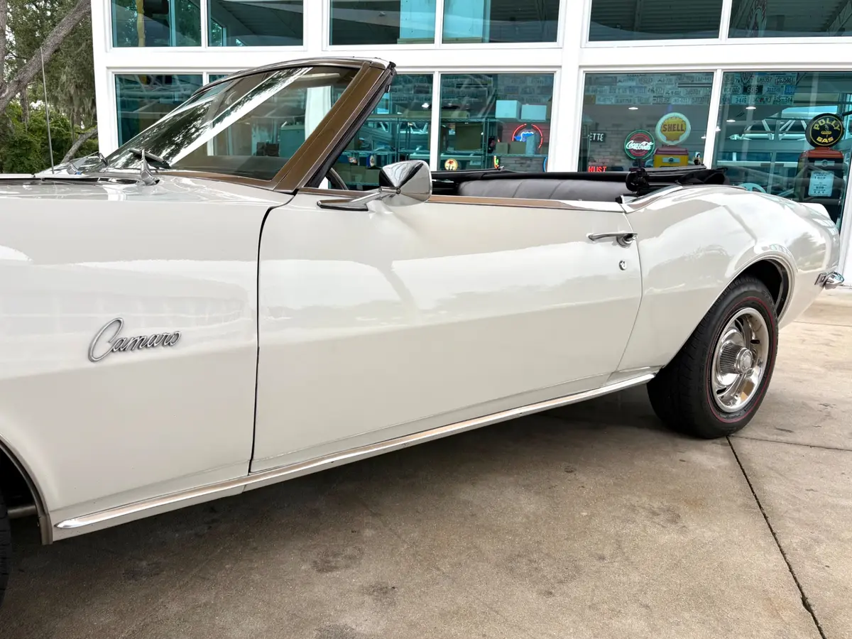 Vehicle photo 13