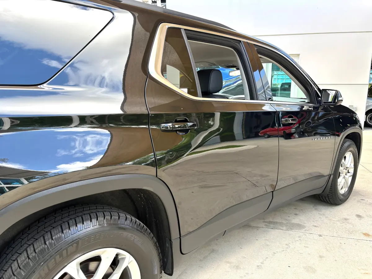 Vehicle photo 17