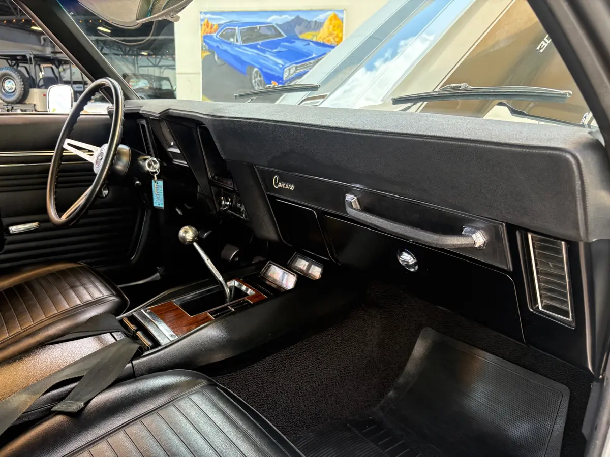 Vehicle photo 54