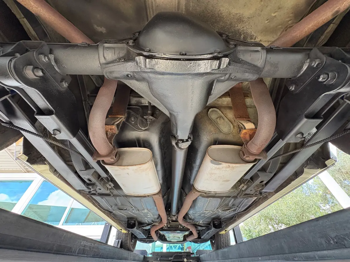Vehicle photo 46