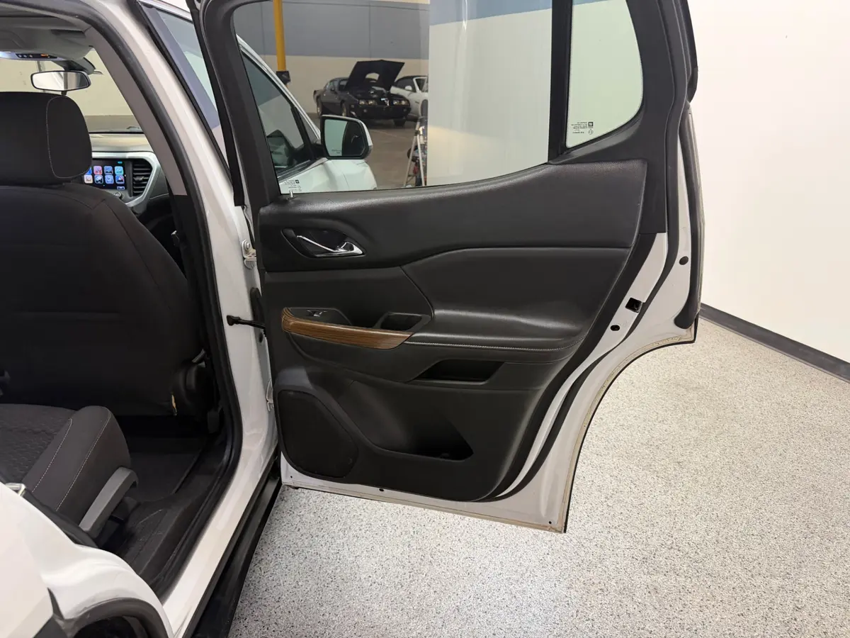 Vehicle photo 35