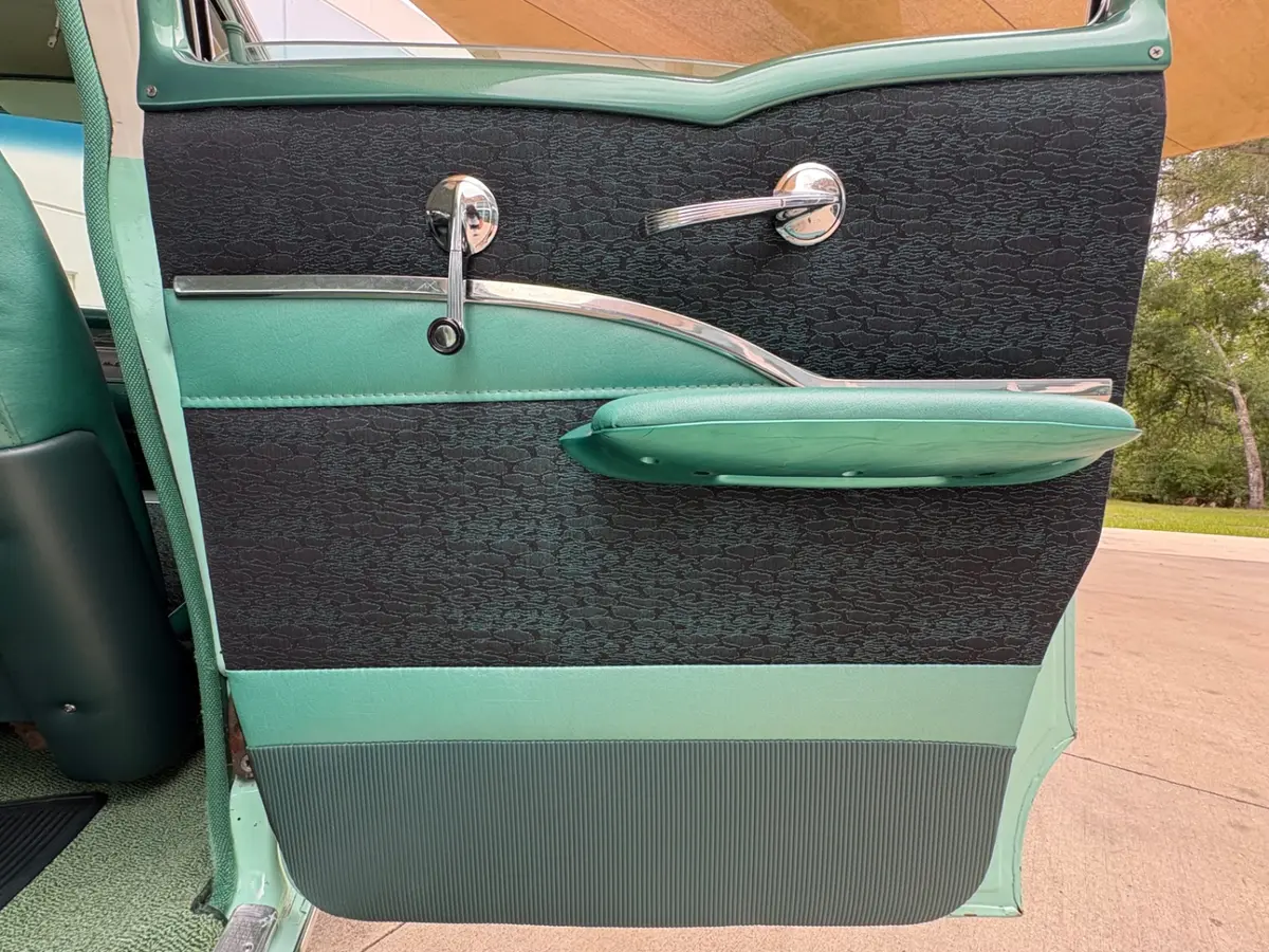 Vehicle photo 41