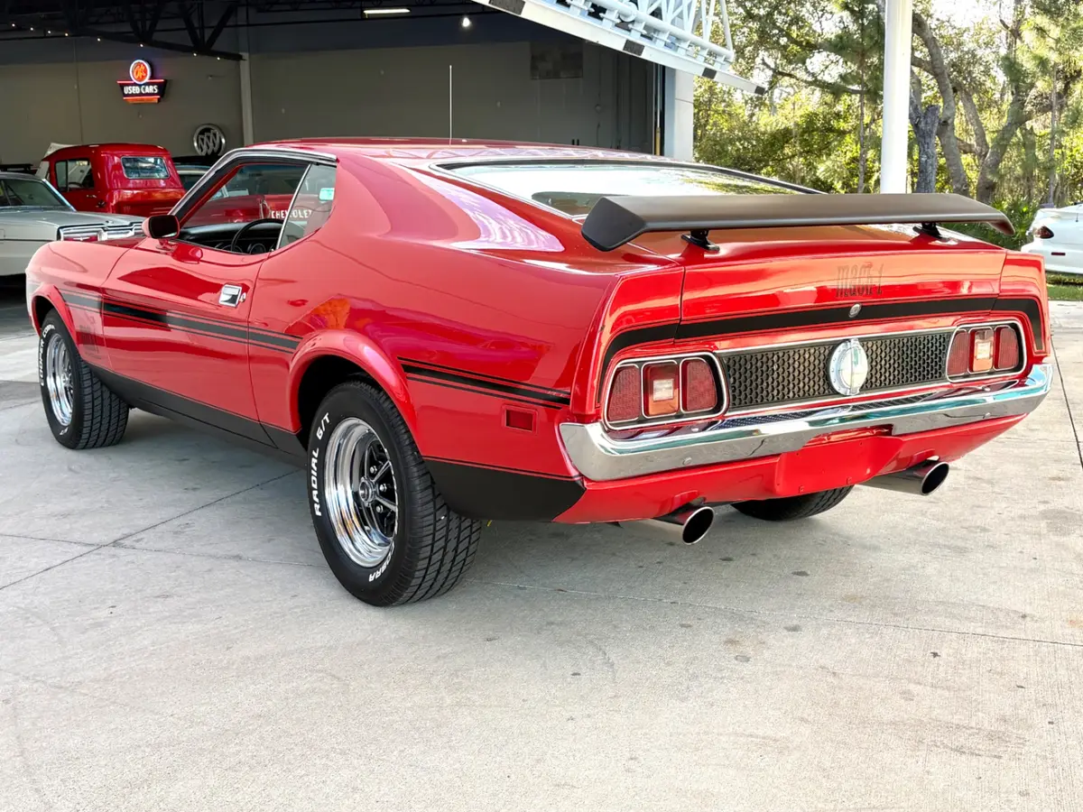 Vehicle photo 9