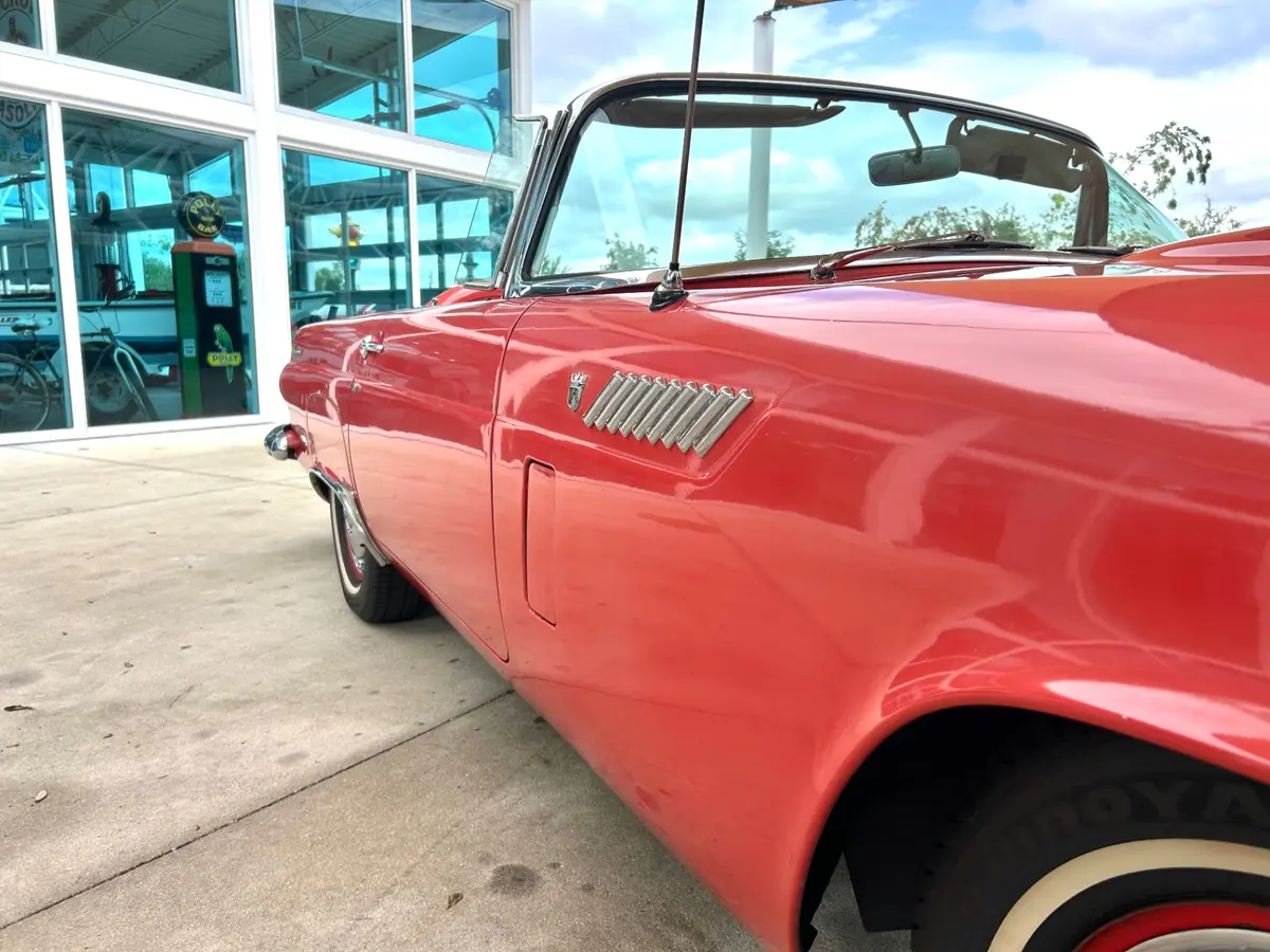 Vehicle photo 16