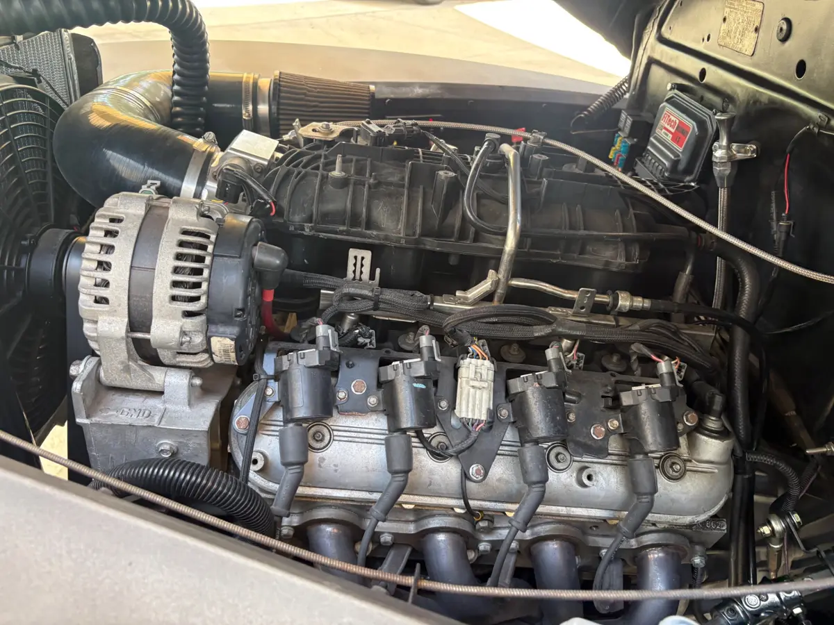 Vehicle photo 28