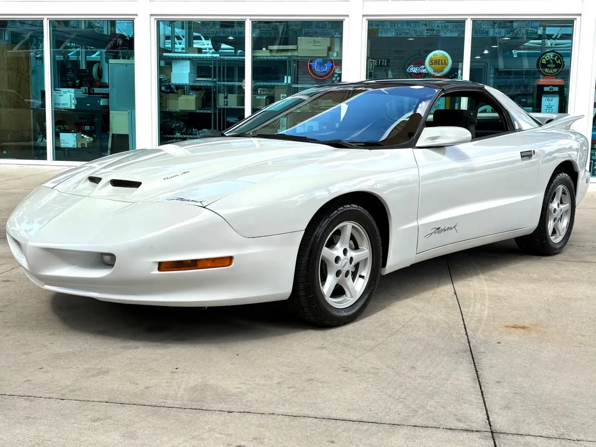 Vehicle photo 11
