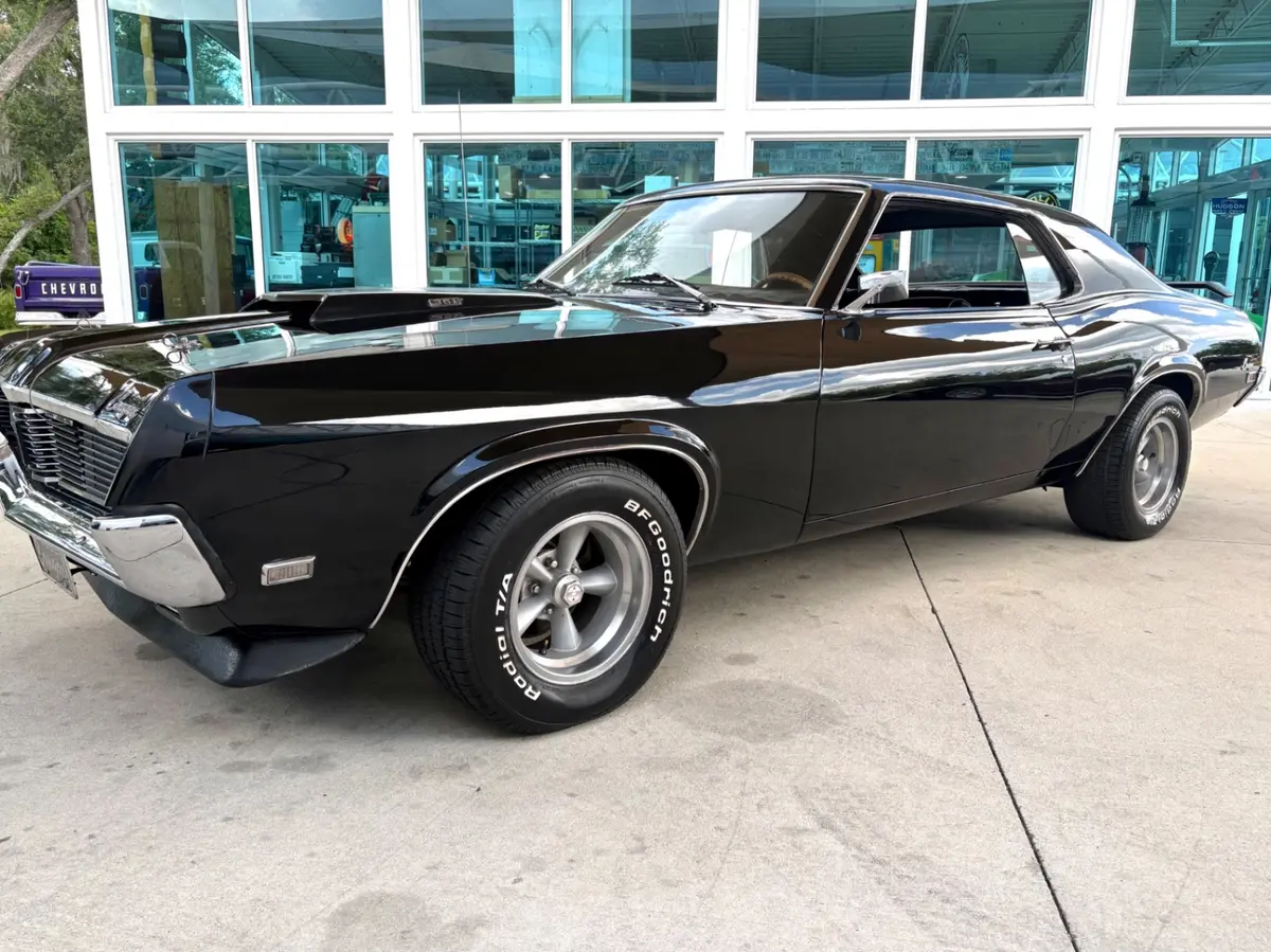 Vehicle photo 12