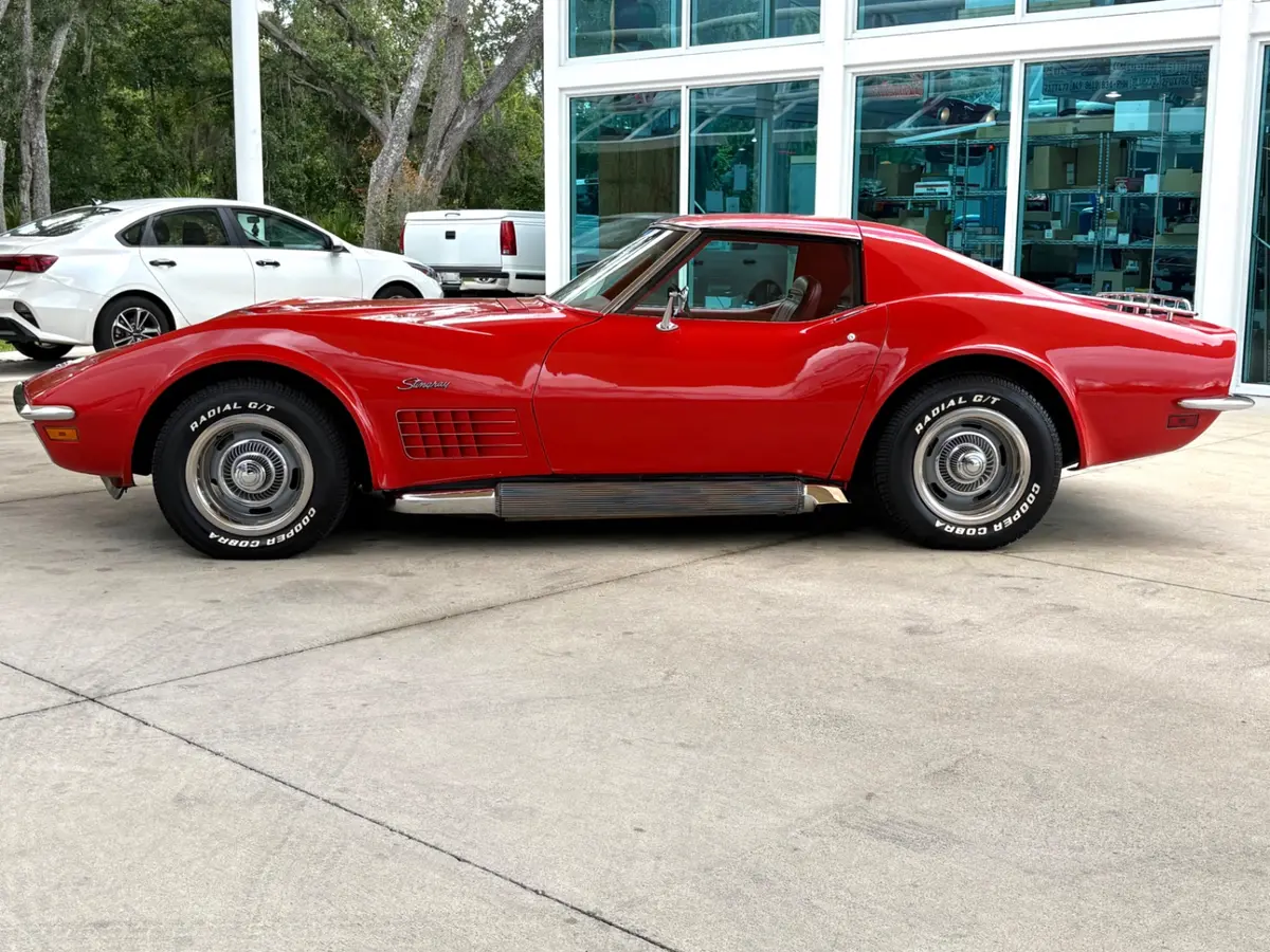 Vehicle photo 10