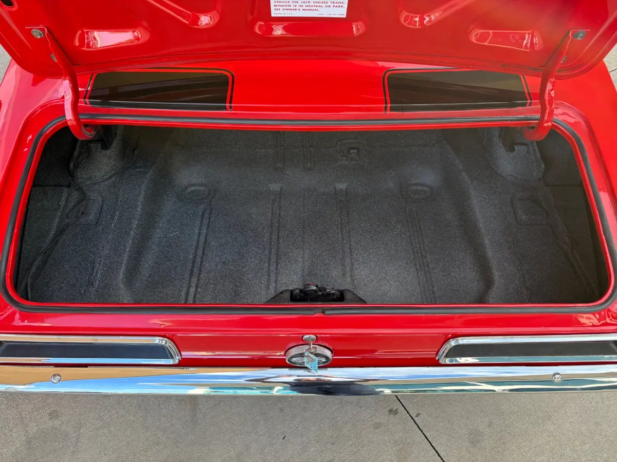 Vehicle photo 9