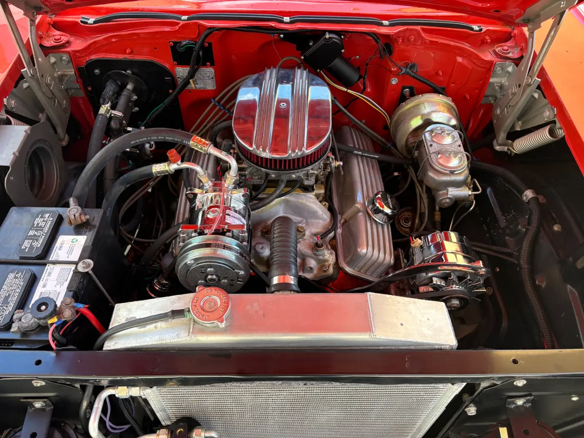 Vehicle photo 26
